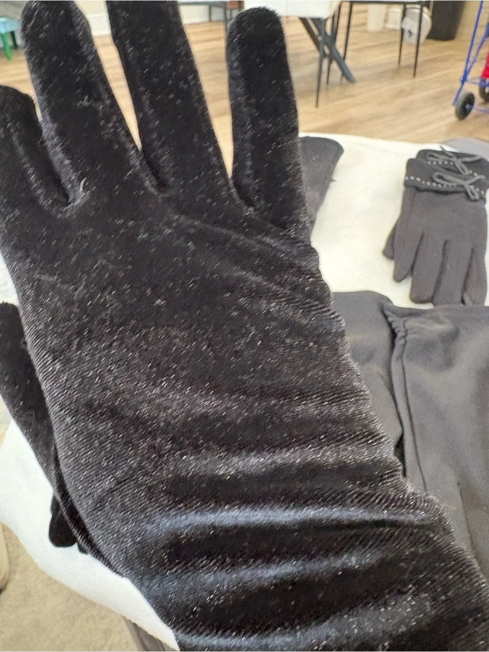 Ladies gloves. 4 pairs - all brand new - 1 with tags.